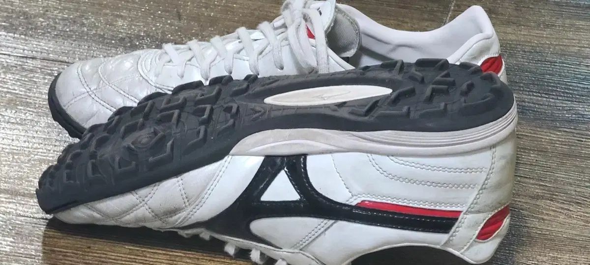 ミズノ モレリア サッカーシューズ 260