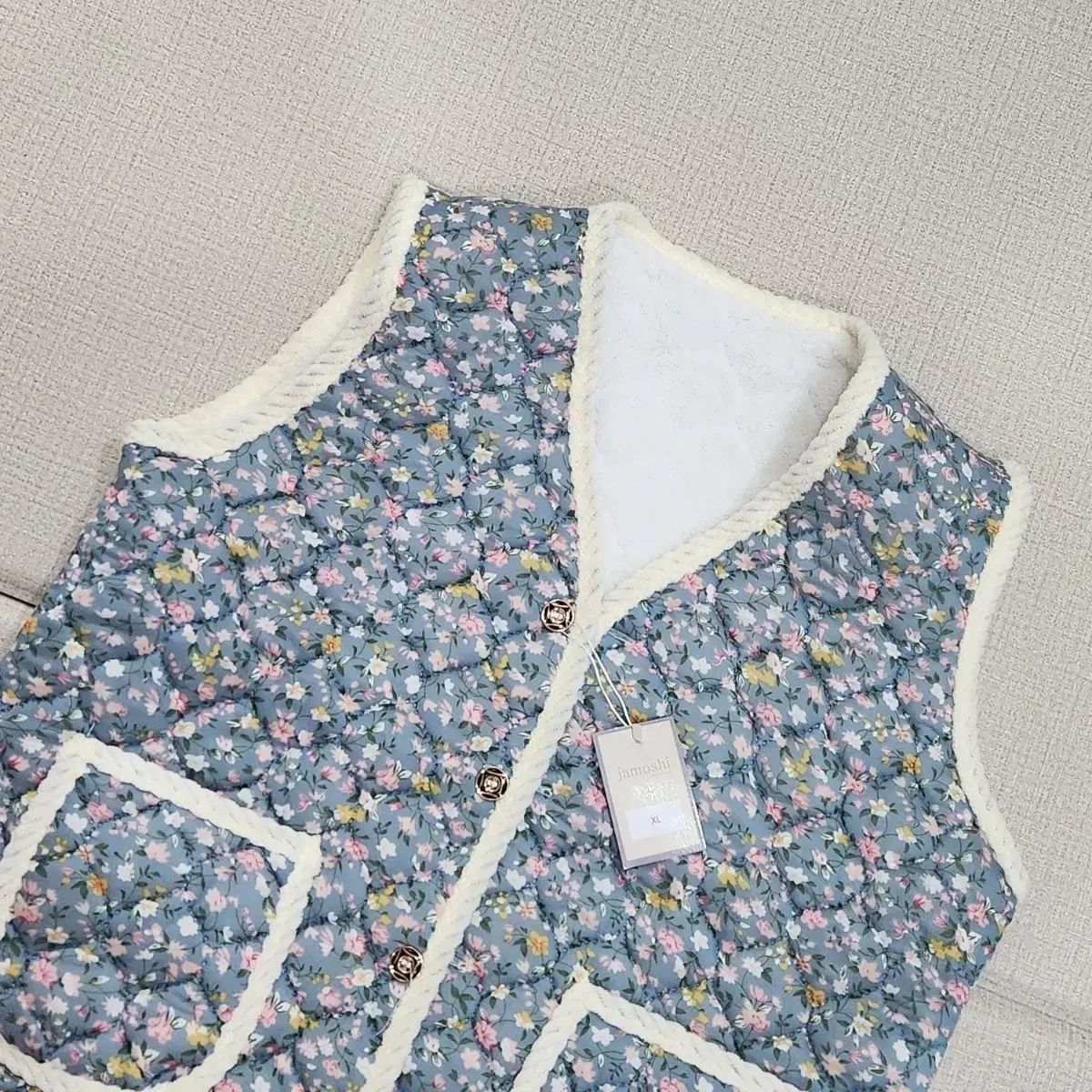 新品 花柄 キルティング ベスト XL ブルー - メルカリ