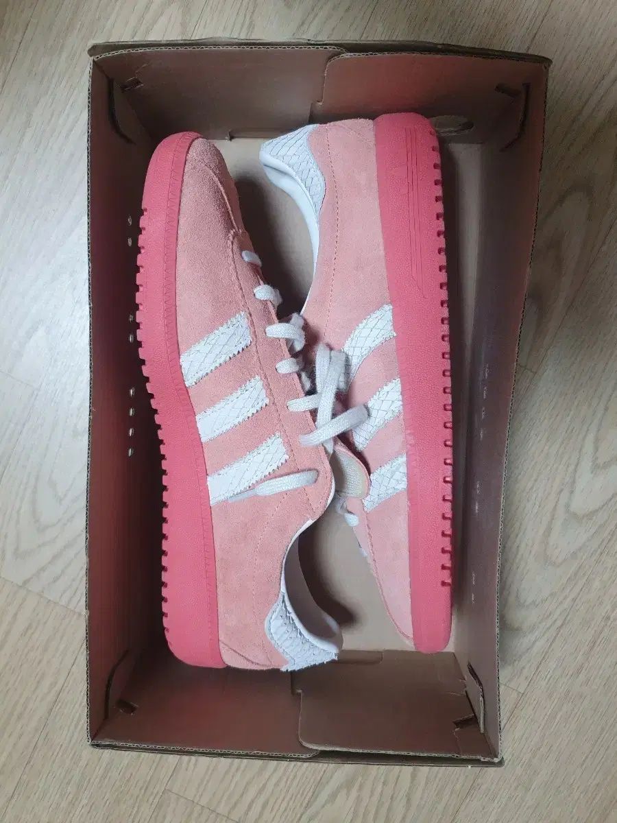 アディダス スウェード スニーカー