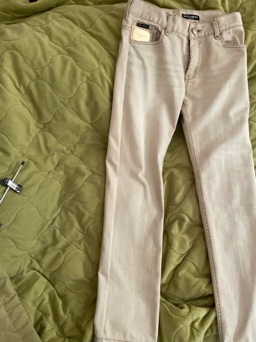 ドルチェ＆ガッバーナ ベージュ ズボン