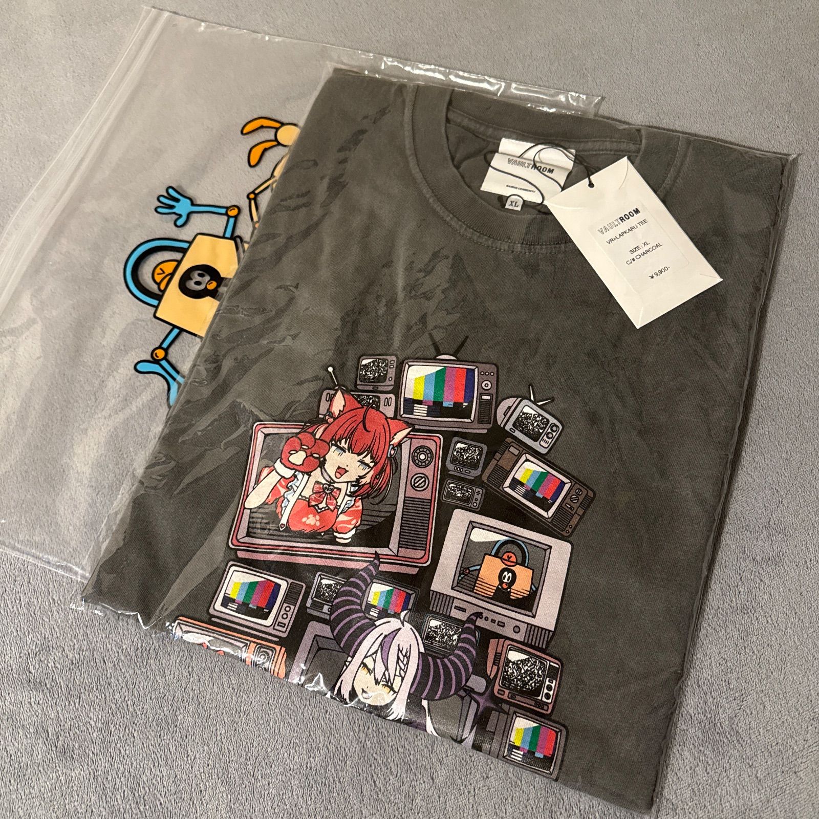 Vaultroom ラプラスダークネス コラボ XLサイズ　新品未使用 XLサイズ】新品未使用 Vaultroom × LAPKARU TEE / CHARCOAL ラプラス