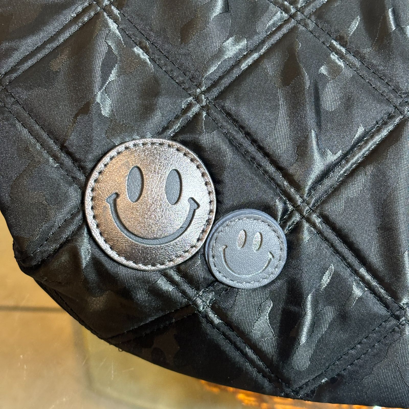 サロンドアルファード　リュック　スマイルカモフラージュ柄キルティング4WAY 黒 ΩNA5085 極美品！ SALON DE ALFURD TOKYO サロンドアルファード