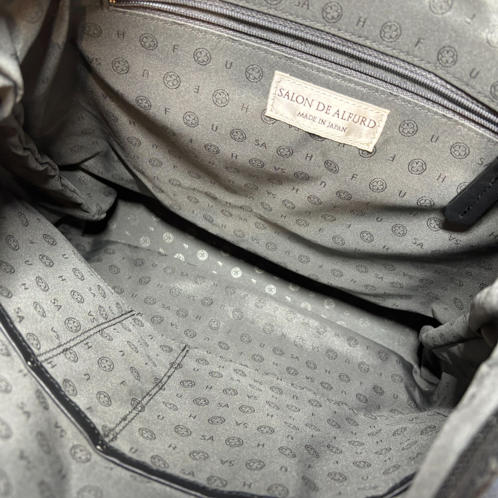 サロンドアルファード　リュック　スマイルカモフラージュ柄キルティング4WAY 黒 ΩNA5085 極美品！ SALON DE ALFURD TOKYO サロンドアルファード
