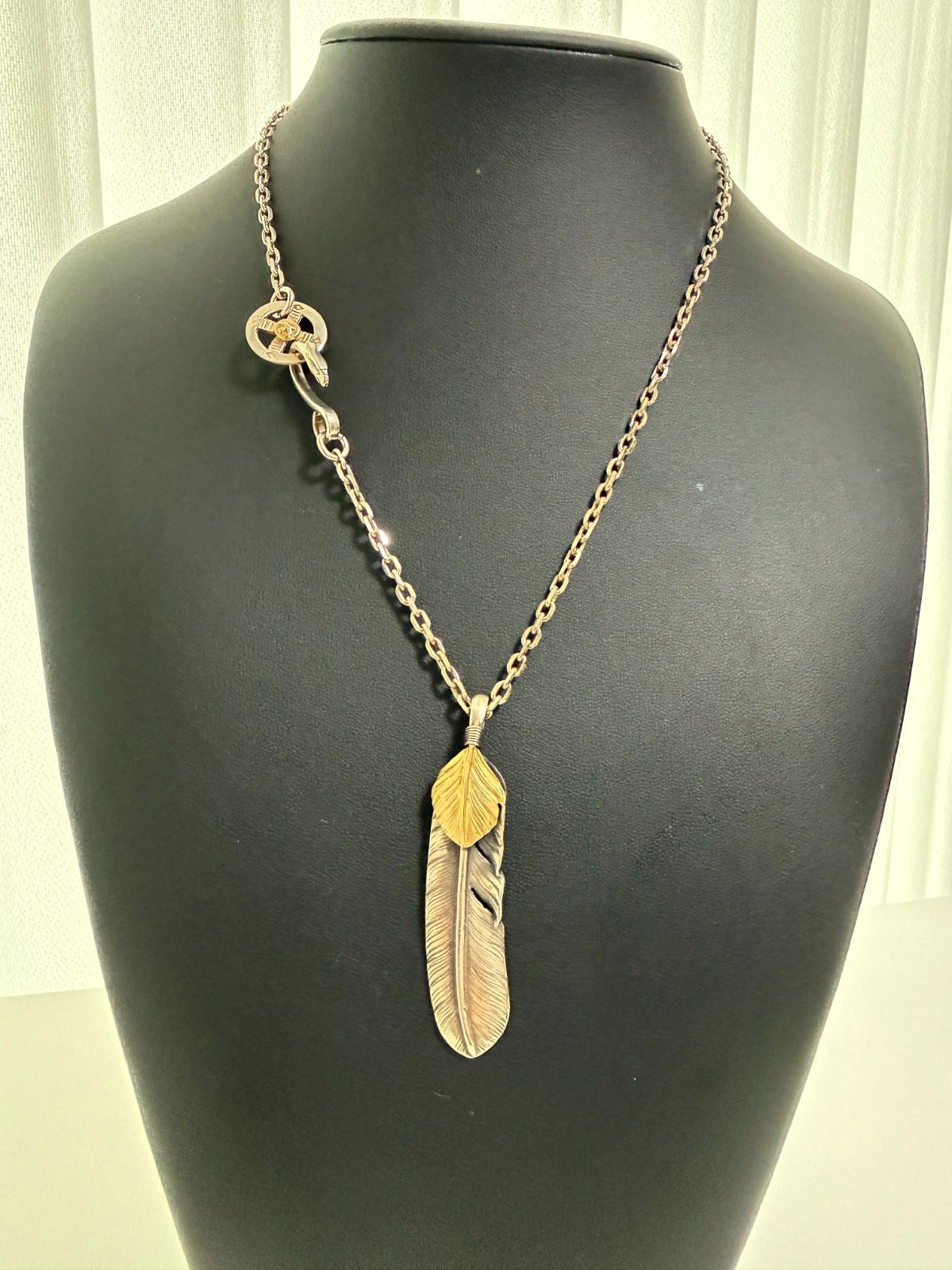 ゴローズ 上金特大フェザー左＋金メタルホイール付イーグルフック細角