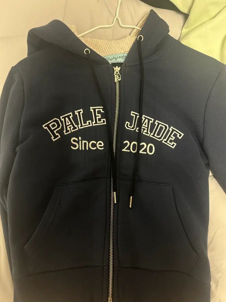 ペイルジェイド フードジップアップ
