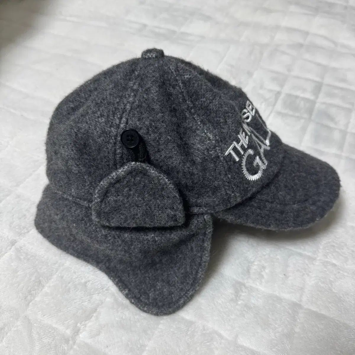 THE MUSEUM VISITOR トラッパーハット_ダーク グレー