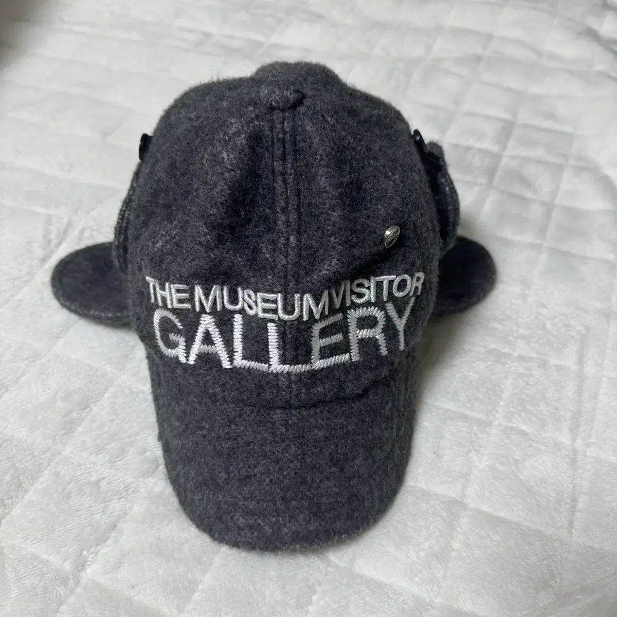 THE MUSEUM VISITOR トラッパーハット_ダーク グレー