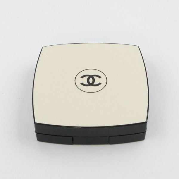 シャネル レ ベージュ ヘルシー ゴールデン グロウ パウダー ソレイユ