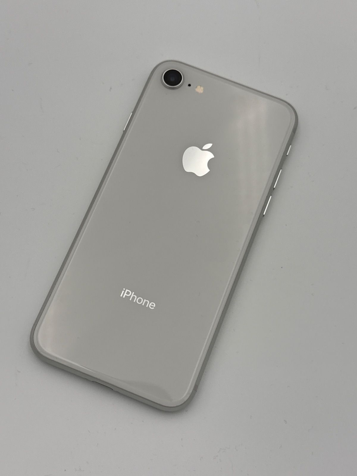 バッテリー新品交換済み 100％ SIMフリー iPhone8 64GB シルバー