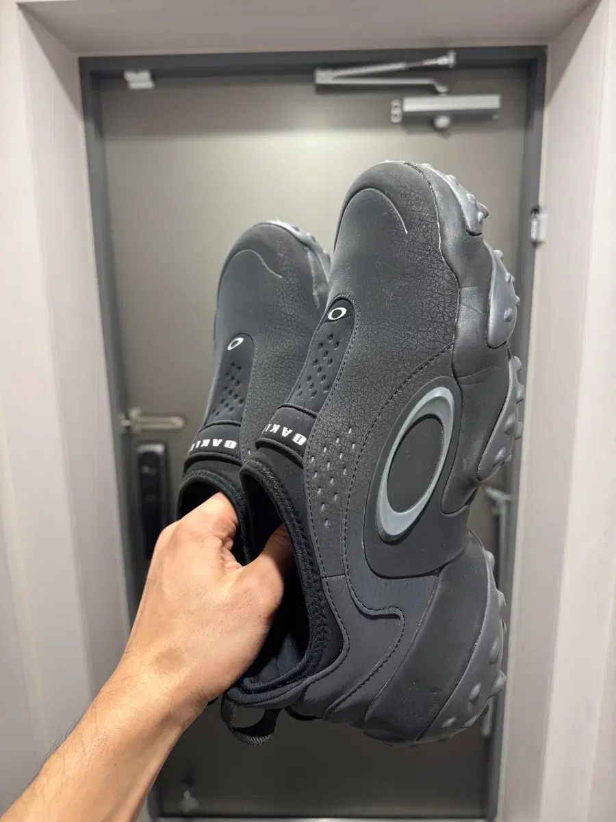 オークリー エッジ アイコン ブラックアウト 280