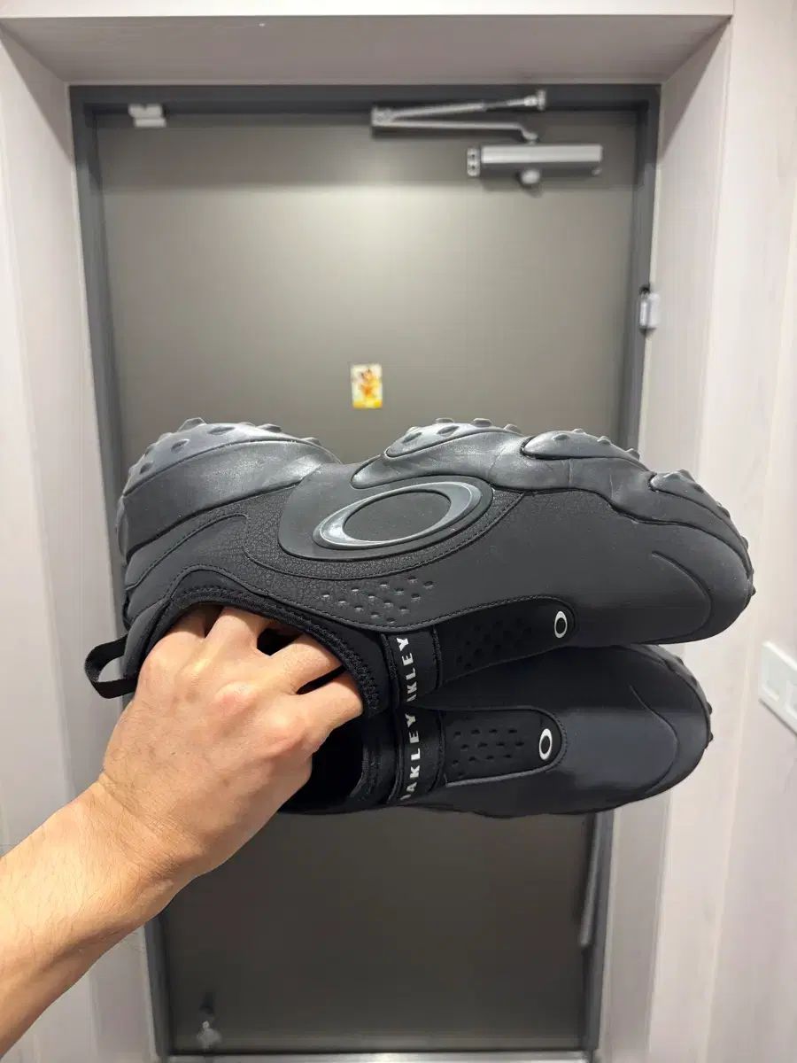 オークリー エッジ アイコン ブラックアウト 280