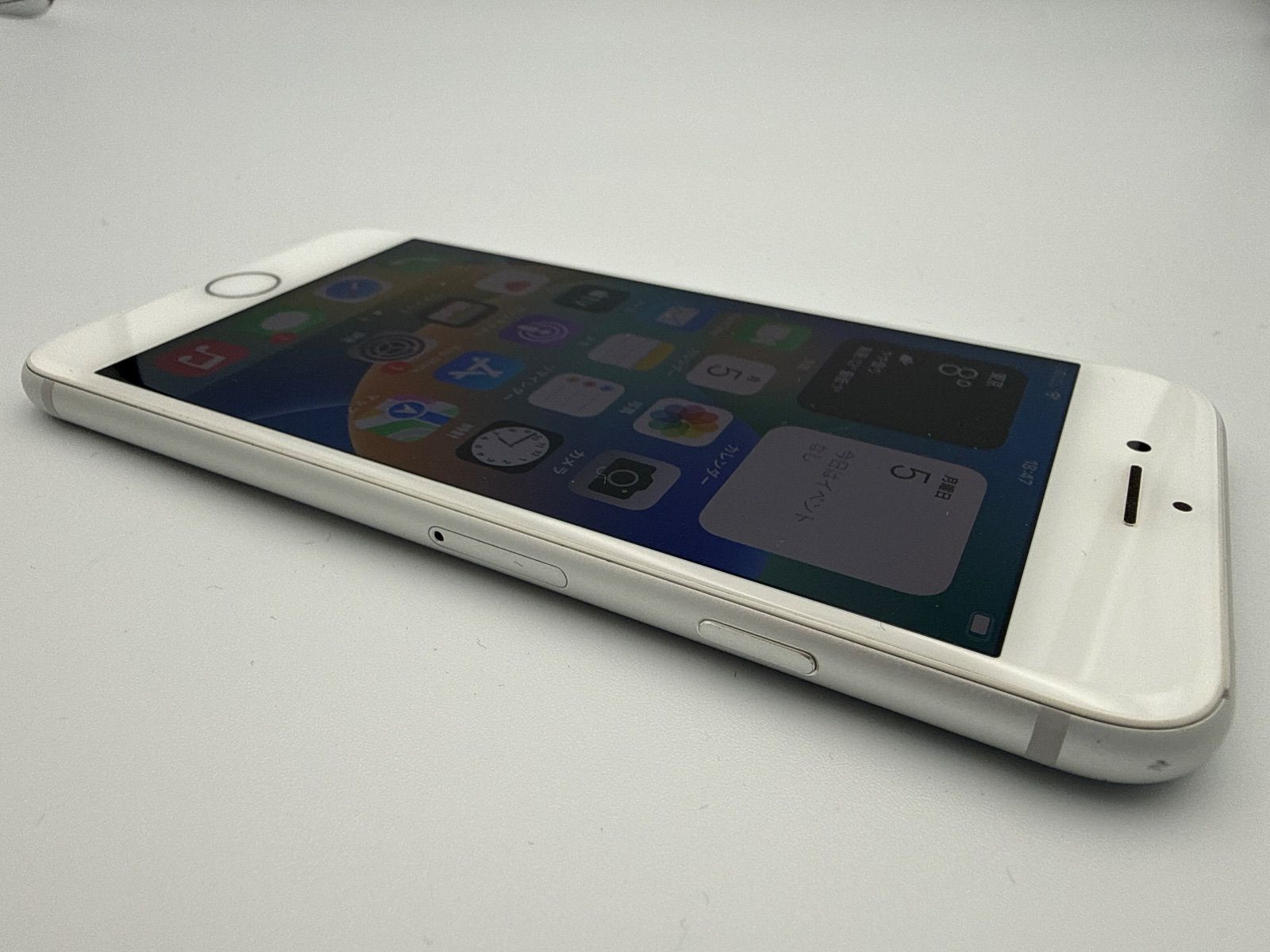 バッテリー新品交換済み 100％ SIMフリー iPhone8 64GB シルバー