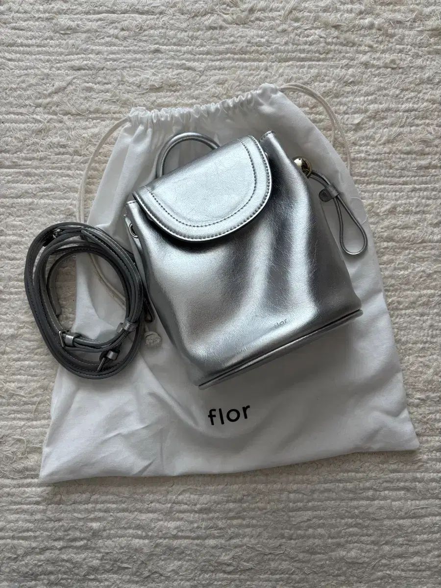 状態良し 29 cm FLO パンプキン ミニ バックパック シルバー 定価20万円台