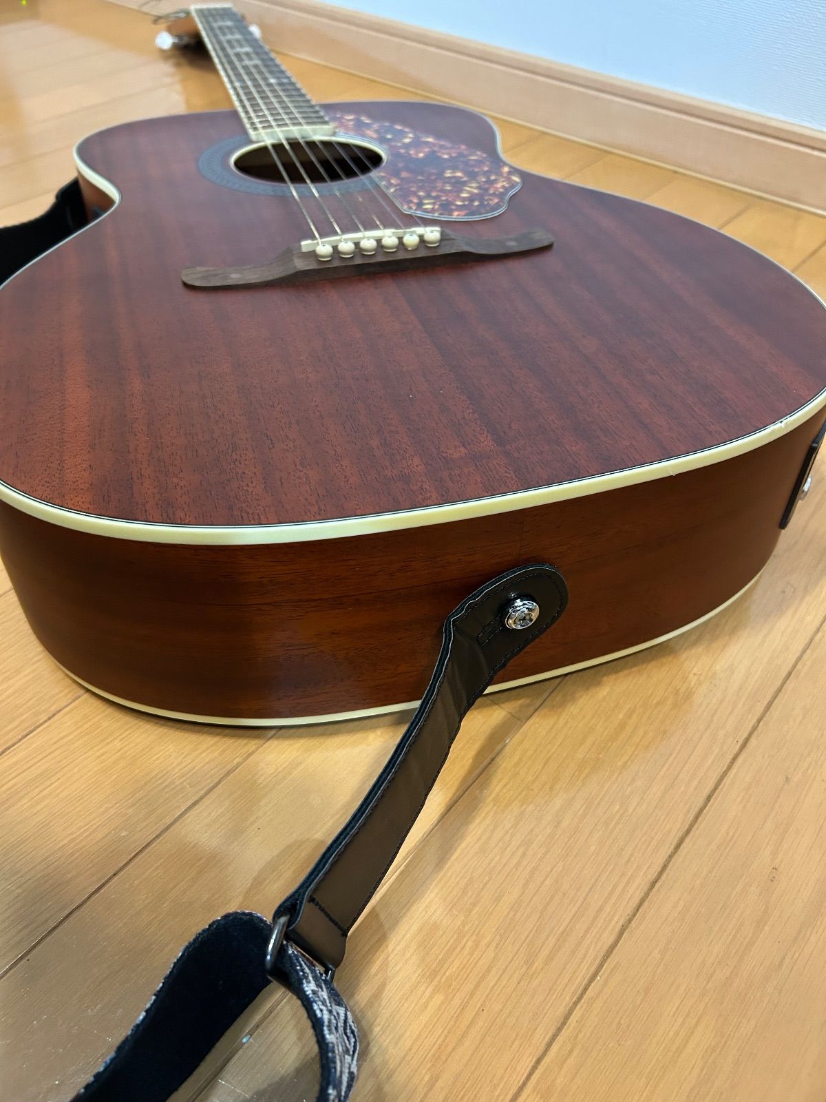 エレクトリックアコースティックギター