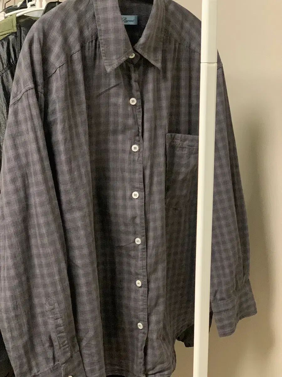 バイムード パウダー チェック シャツ グレー