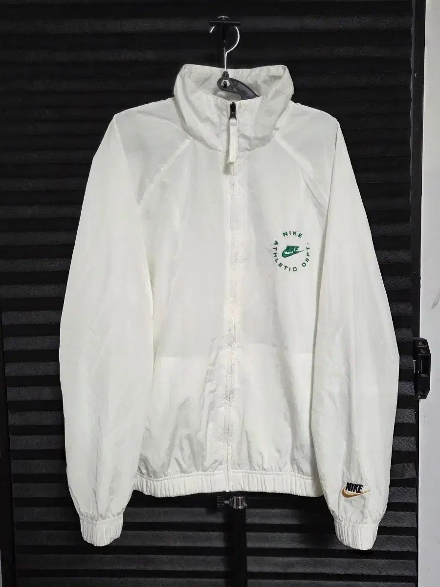 ナイキ アスレチック ウインドブレーカー ジャケット