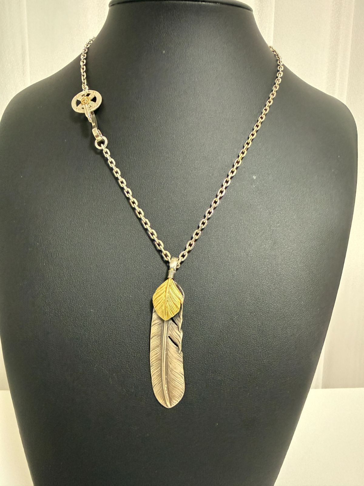 ゴローズ 上金特大フェザー左＋金メタルホイール付イーグルフック細角