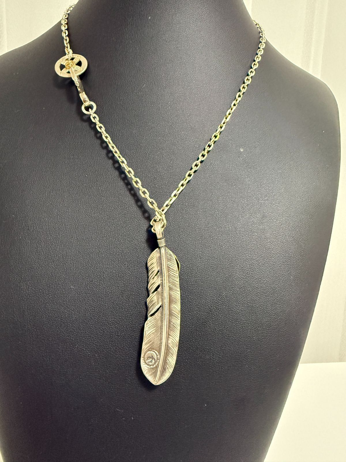 ゴローズ 上金特大フェザー左＋金メタルホイール付イーグルフック細角