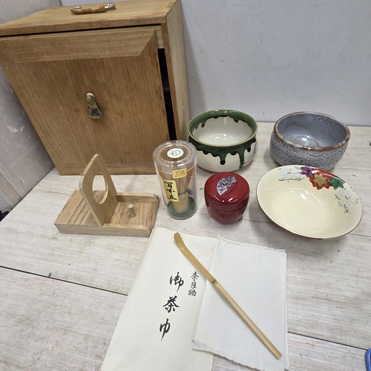 S98662 茶道具一式 木箱付 茶器 茶碗 なつめ など 骨董 和食器 セット