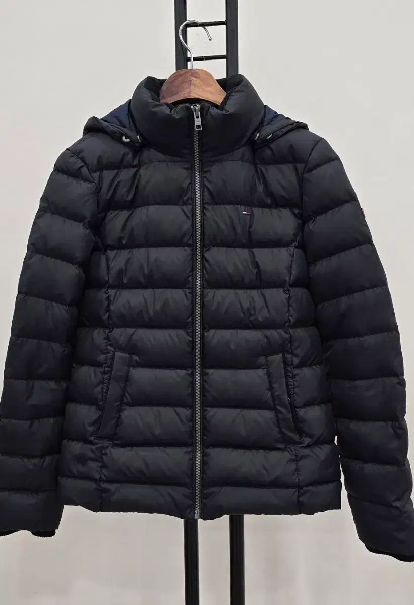 Tommy Hilfiger トミーヒルフィガー ブラック レディース ダウン