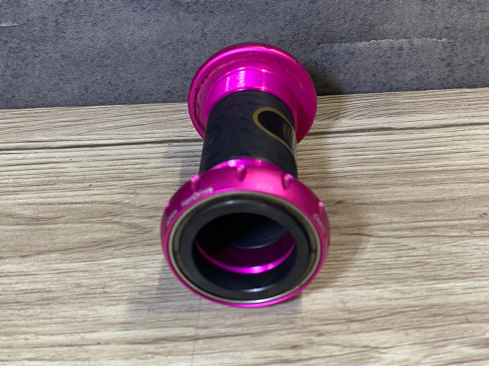 (y)Chris King ボトムブラケット ピンク CHRIS KING ボトムブラケット ピンク