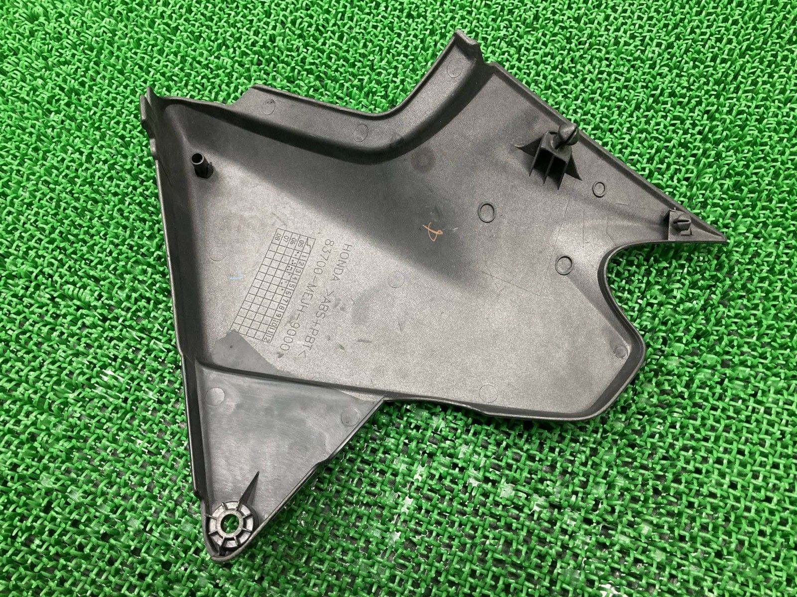 CB1300SF サイドカバー 左 ガンM MEJ ホンダ 純正 バイク 部品 SC54 CB1300SB 品薄 希少品 コンディション良好 【中古】 42 CB1300SF サイドカバー 左 ガンM MEJ ホンダ 純正 バイク 部品 SC54
