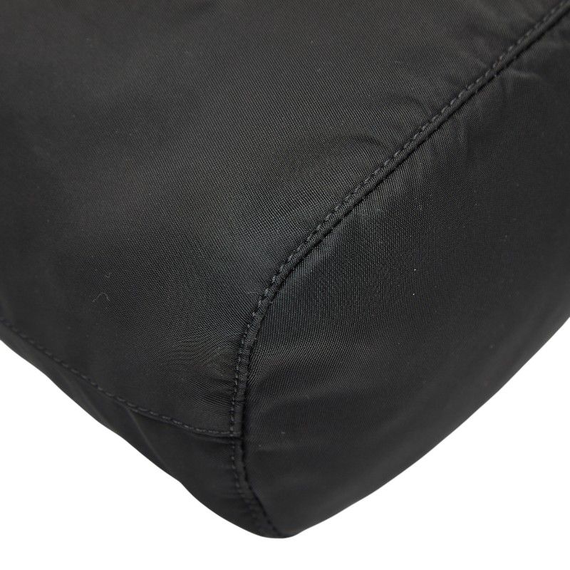 プラダ 三角ロゴプレート