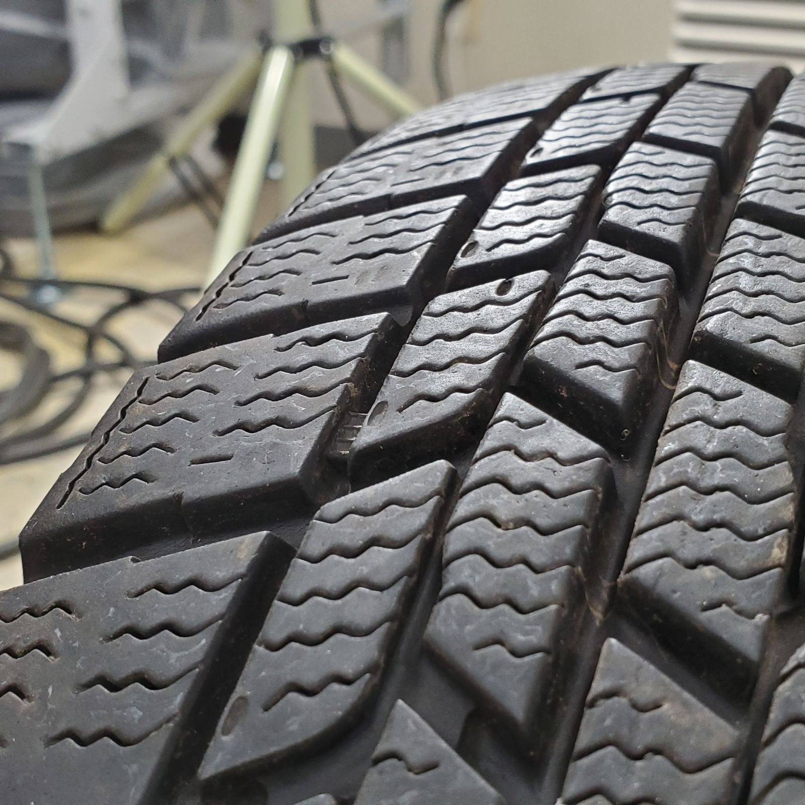 スタッドレスタイヤ 1324