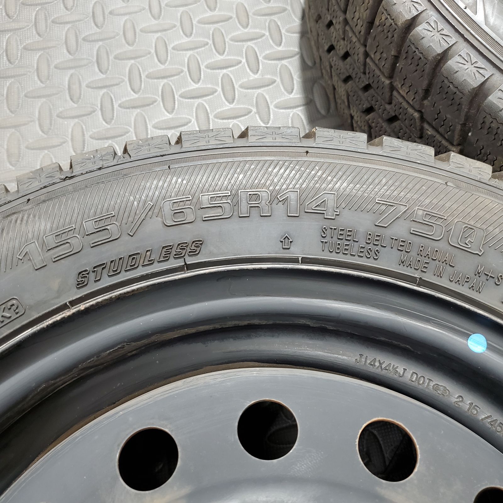 スタッドレスタイヤ 1324