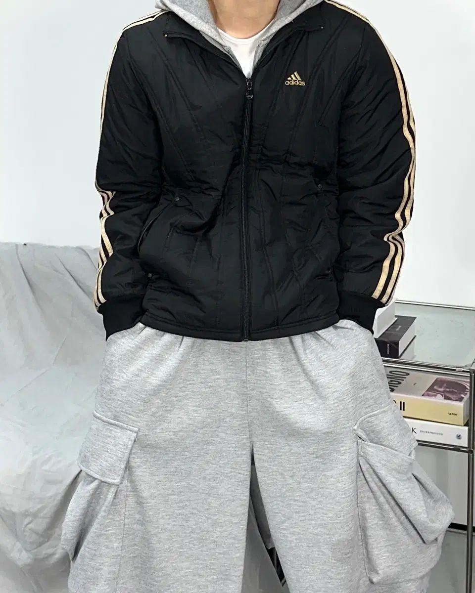アディダス ブラック GOLD キルティング 軽量 ジャケット L