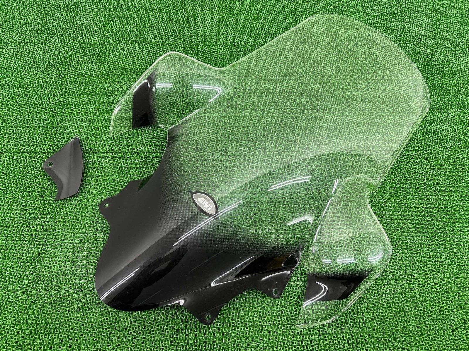 GIVI製シルバーウイングGT 400 スクリーン D 318 社外 NF 03 ジビ ウインドシールド エアロダイナミックスクリーン ロング qI