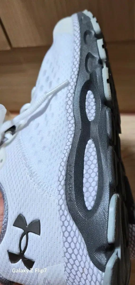 アンダーアーマー HOVR