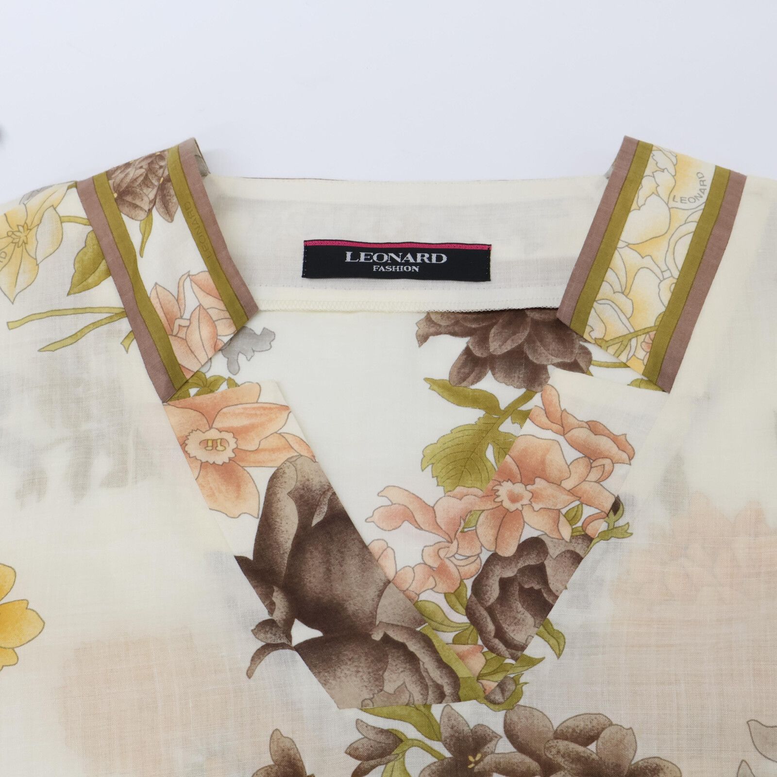 LEONARD レオナール ｱｲﾎﾞﾘｰ 花柄 ﾌﾞﾗｳｽ 36 - メルカリ