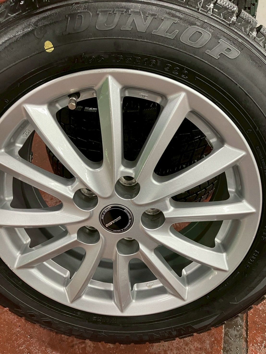 QRASIZ 16インチホイール バリ溝 ダンロップスタッドレス 4本セット