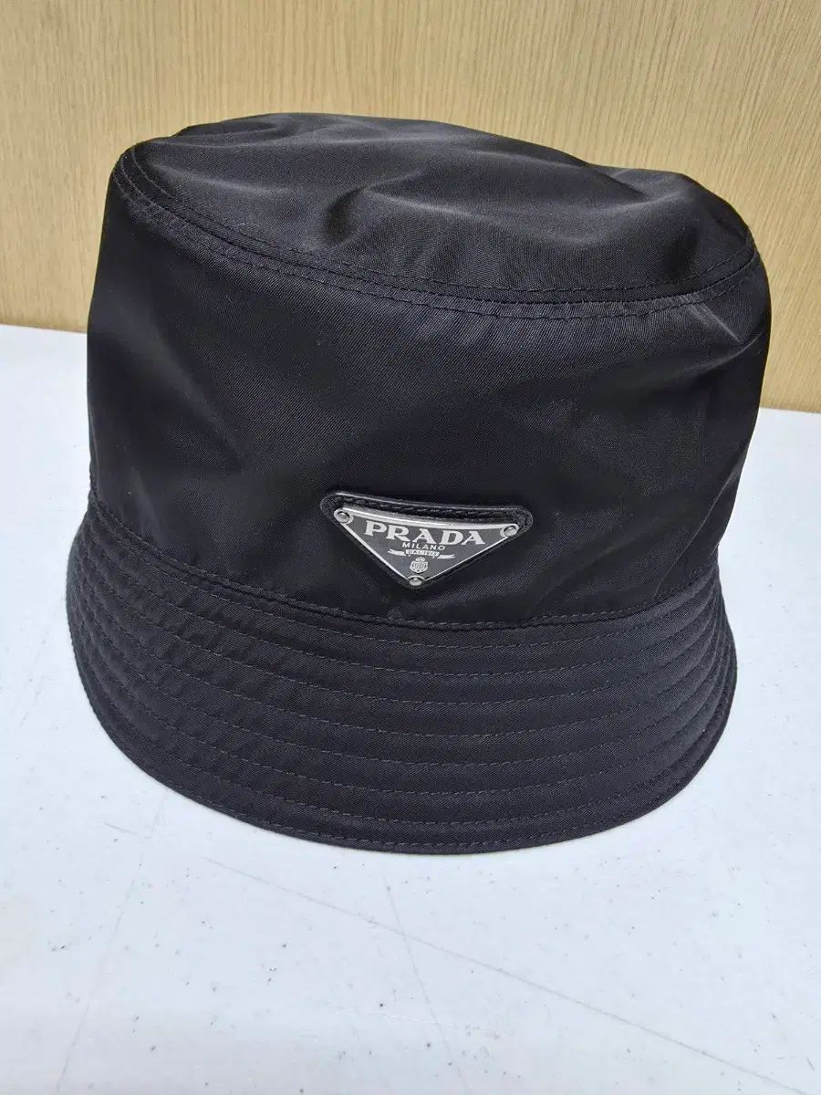 プラダ リナイロン バケットハット 2 HC 137