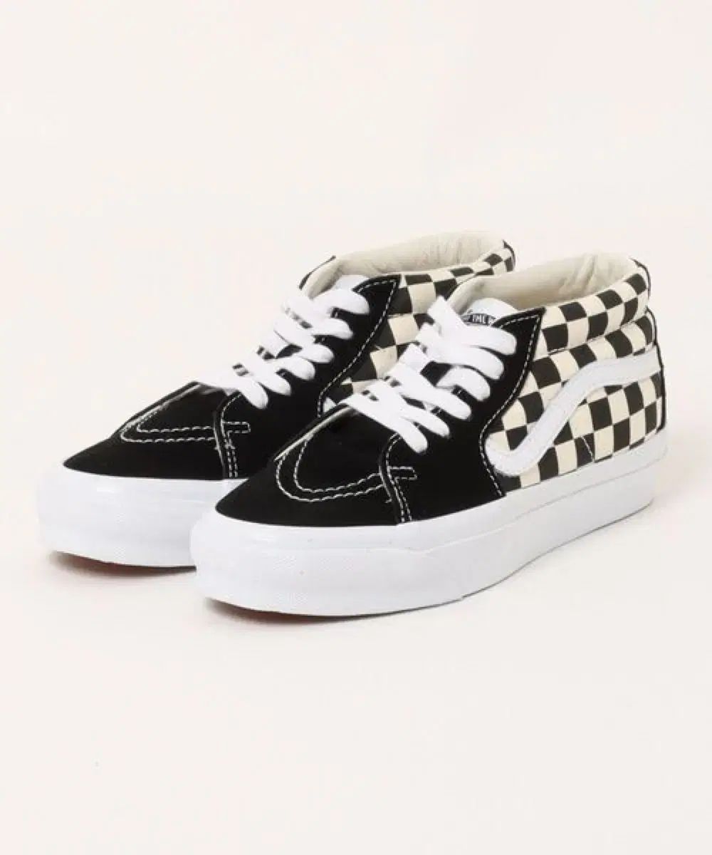  275 ヴァンズ ム SK 8 ミッド リイシュー 83 ブラック チェッカーボード スニーカー 靴