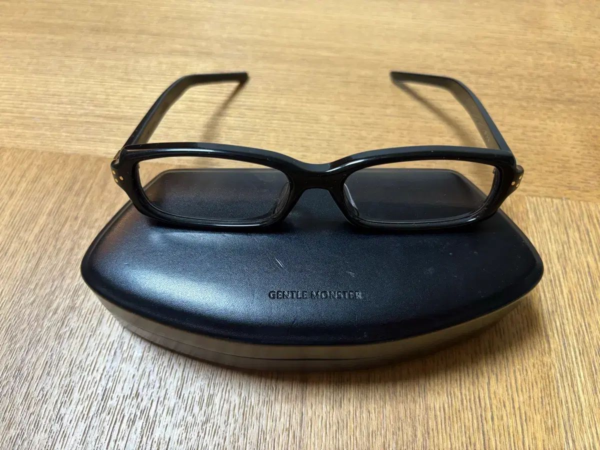  GENTLE MONSTER ジェントルモンスター スラック 01 ブラック サングラス 小物