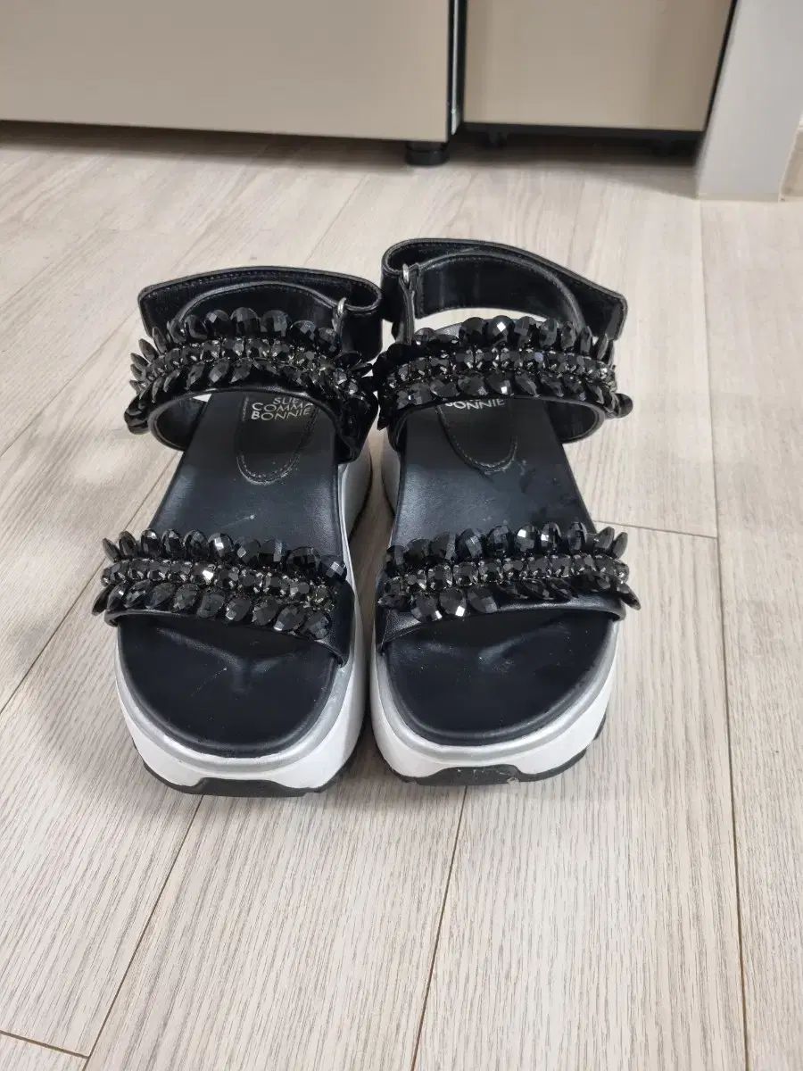 SUECOMMA BONNIE キュービック 装飾 ブラック サンダル