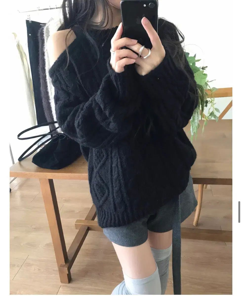 ヒービーフォー ショルダーバッグ ブラック