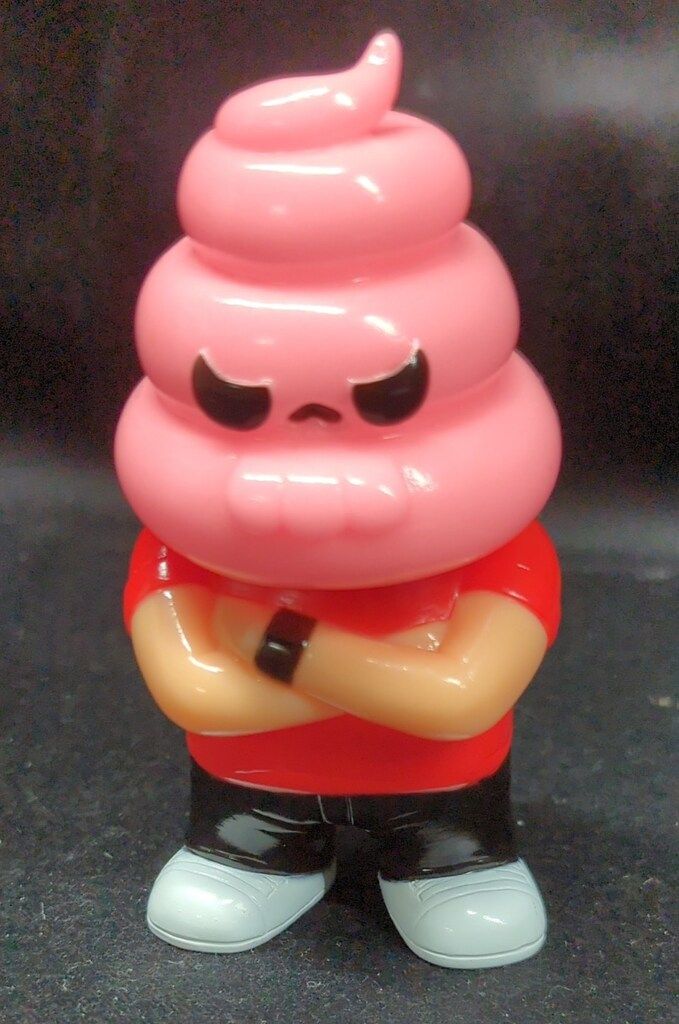 REALHEAD ゴッコ同 コウンコツ野郎 頭ピンク 赤シャツ 黒ズボン 白シューズ