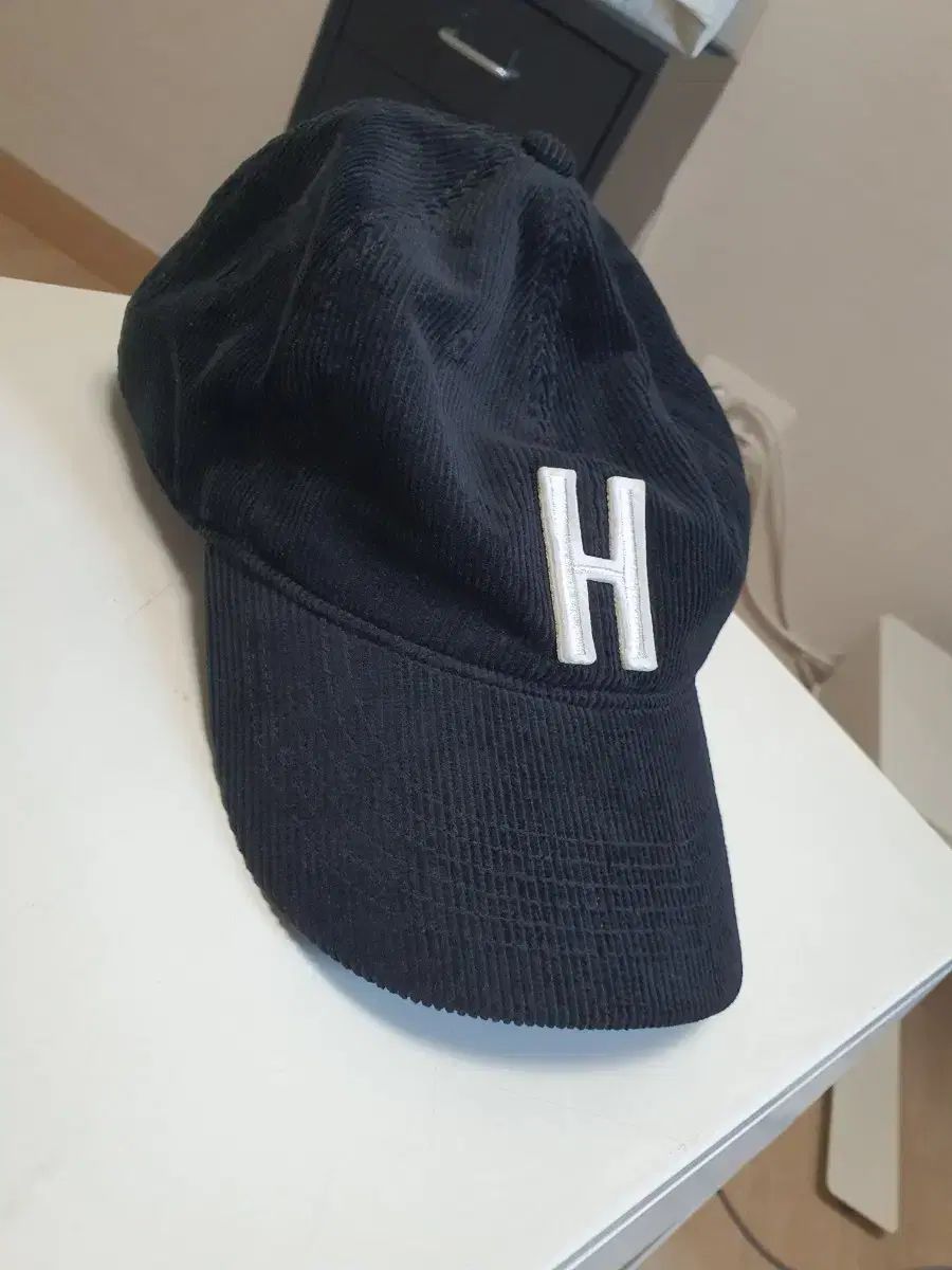 テプストアーズ ベースボールキャップ Wale Black