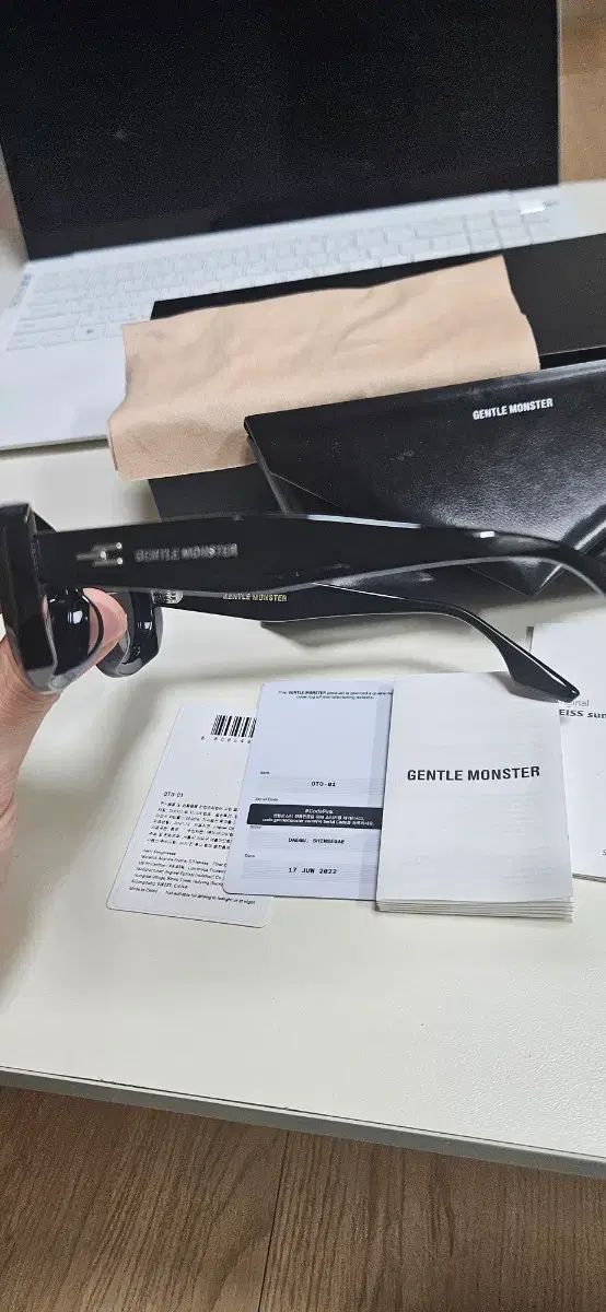 オート01 サングラス