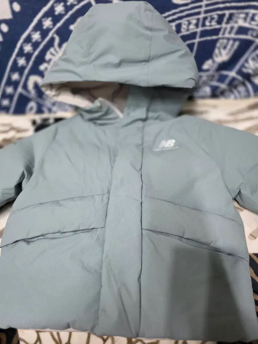 ニュー ンス フード ダウン リバーシブル 3歳