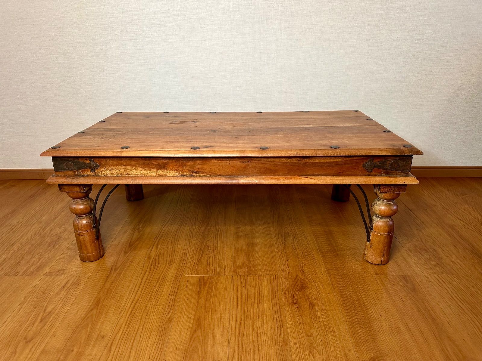 old maison オールドメゾン テーブル 古材 ビンテージ アンティーク old maison(オールドメゾン)のアンティーク調 リビングテーブルです