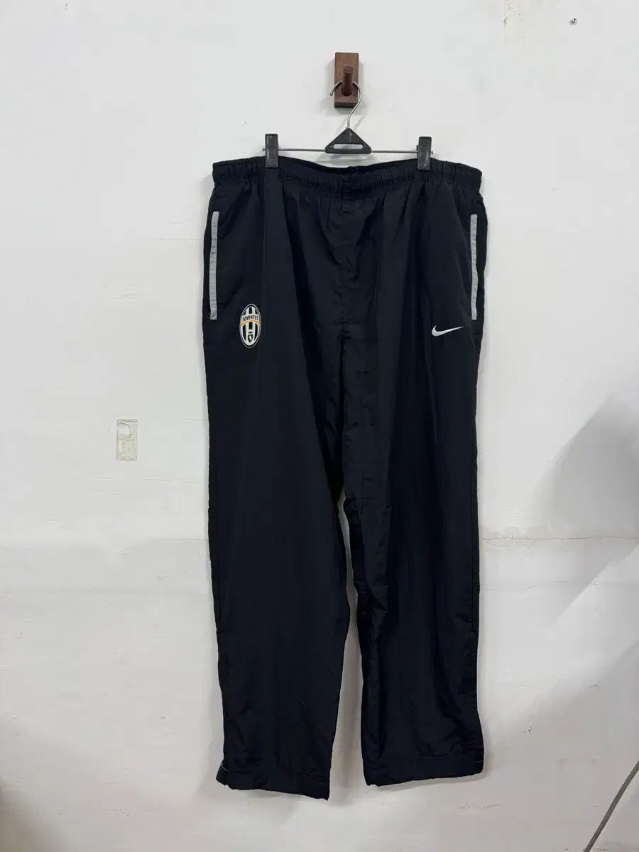 37 38 NIKE ユヴェントス ウーブンパンツ
