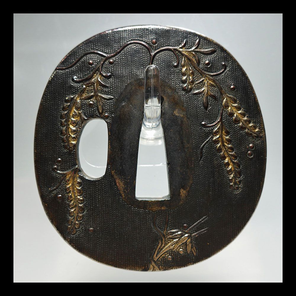 ☆赤銅魚子地竪丸形藤図鐔 無銘 高肉彫 金銀象嵌 銀覆輪 片櫃孔 鍔 刀