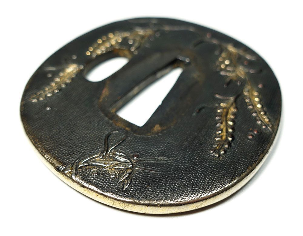 ☆赤銅魚子地竪丸形藤図鐔 無銘 高肉彫 金銀象嵌 銀覆輪 片櫃孔 鍔 刀