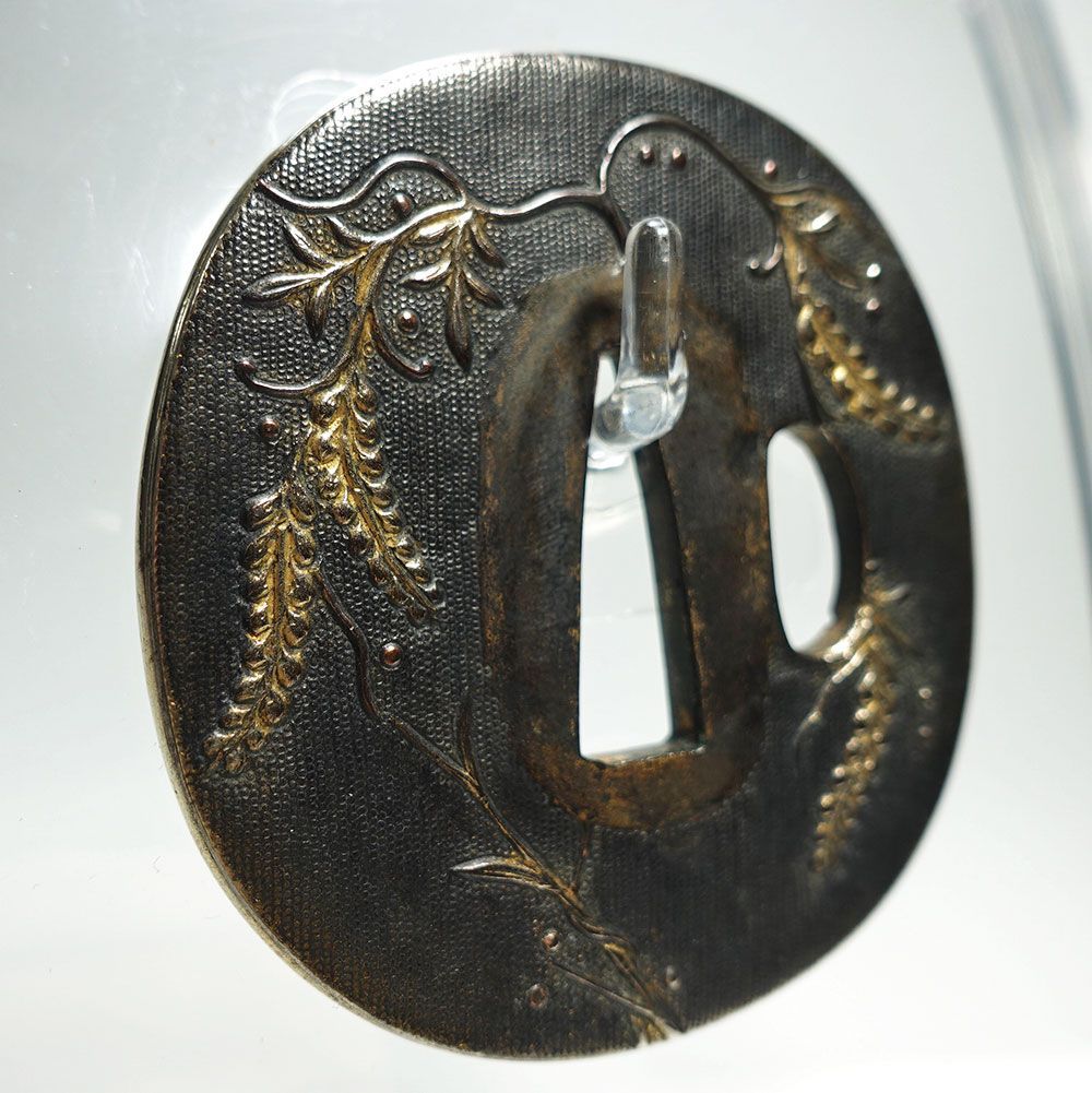 ☆赤銅魚子地竪丸形藤図鐔 無銘 高肉彫 金銀象嵌 銀覆輪 片櫃孔 鍔 刀