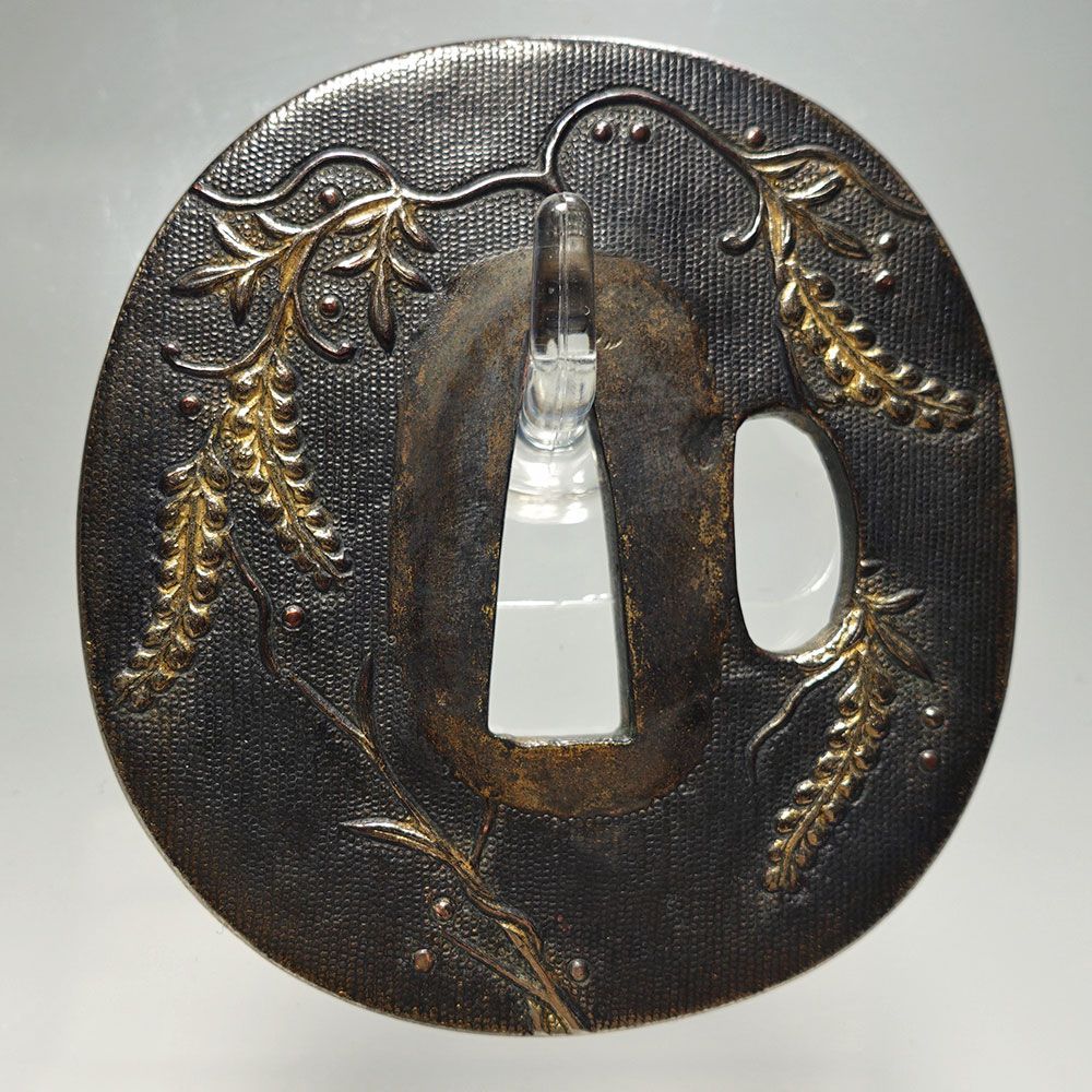 ☆赤銅魚子地竪丸形藤図鐔 無銘 高肉彫 金銀象嵌 銀覆輪 片櫃孔 鍔 刀