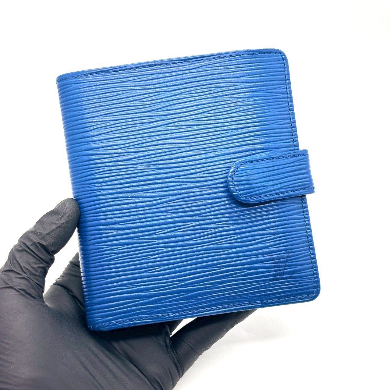 ロゴを主張しない選択】 LOUIS VUITTON エピ 二つ折り財布 ポルトビエ